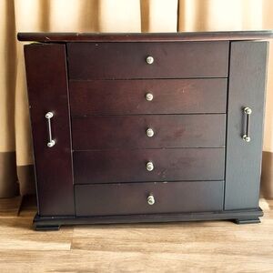 Elegant Black Jewelry Organizer